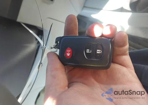 2010 Toyota Prius Ii z USA, uszkodzony, nr VIN JTDKN3DU4A0201118